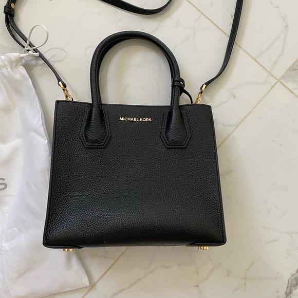 Michael Kors Handbags - Michael Kors messenger bag